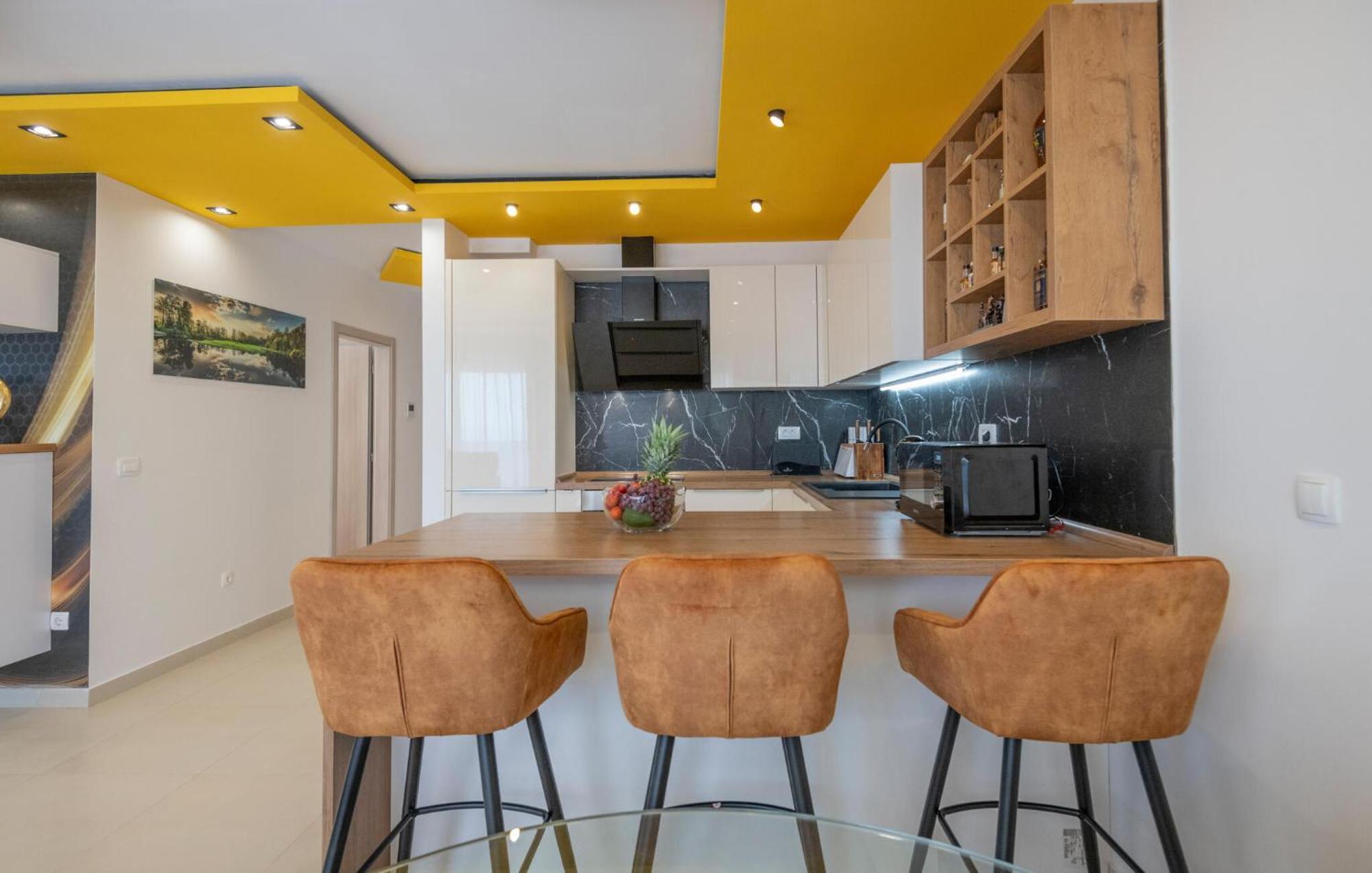 2 Bedroom Cozy In * Makarska