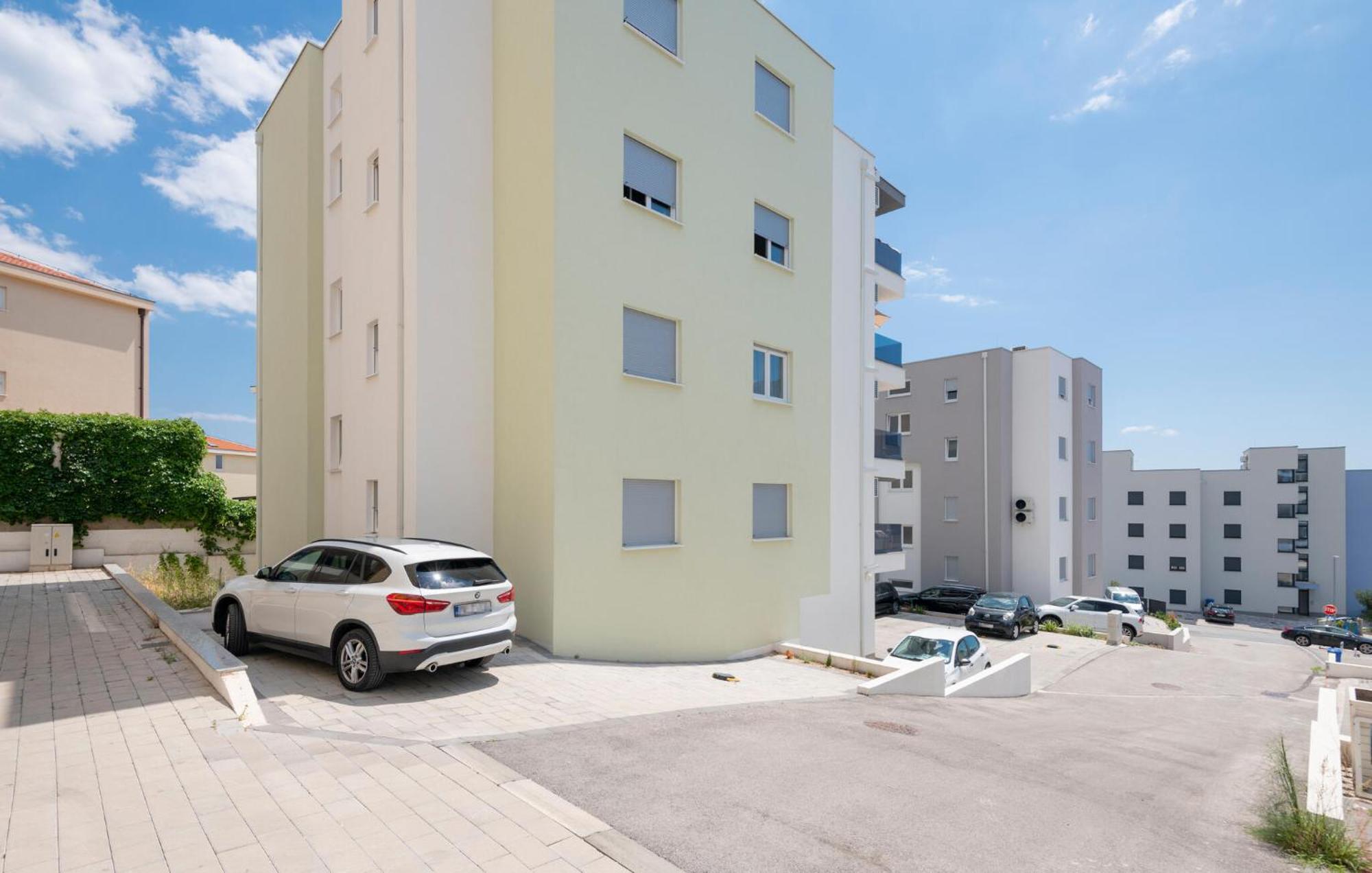 2 Bedroom Cozy In Makarska
